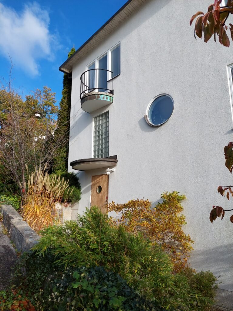 Secondary entrance to a residential house on a slope — exploring building orientation on a Feng Shui walk in Stockholm